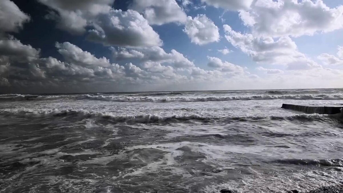 «Раскинулось море ширóко, и волны бушуют вдали» - Михаил Андреев