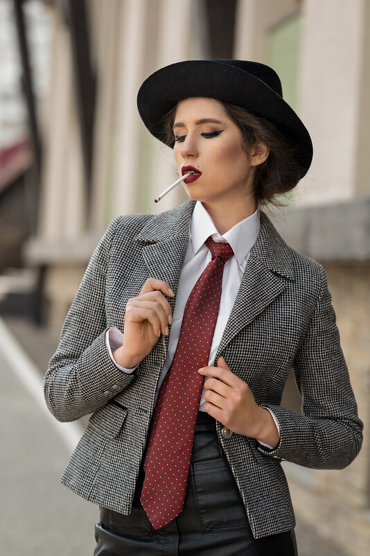 Мария в образе со шляпой и сигаретой - Viktoria Anufrieva