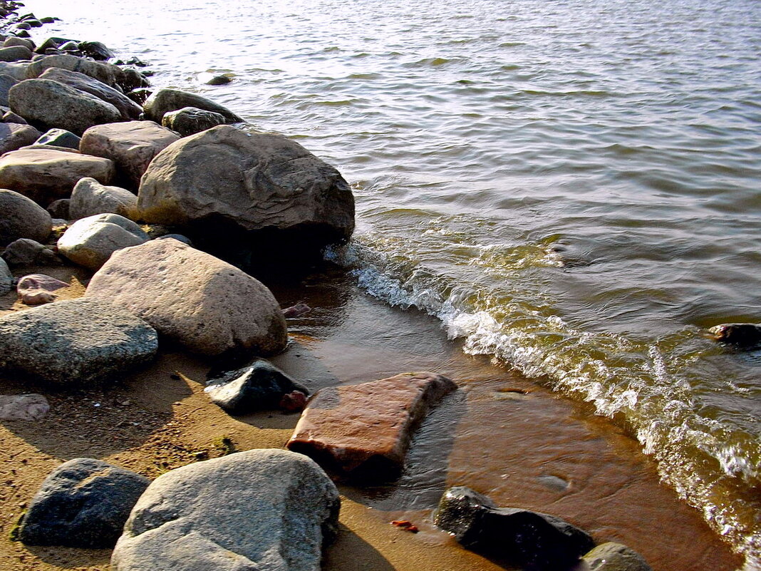 И бьётся о камни волна... - VasiLina *