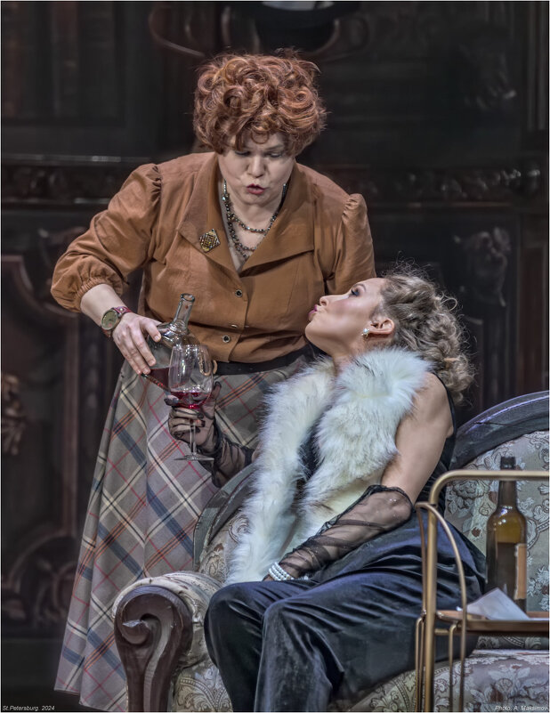 Актрисы з. а. Санкт-Петербурга Наталья Парашкина и Елена Карпова. - Александр Максимов