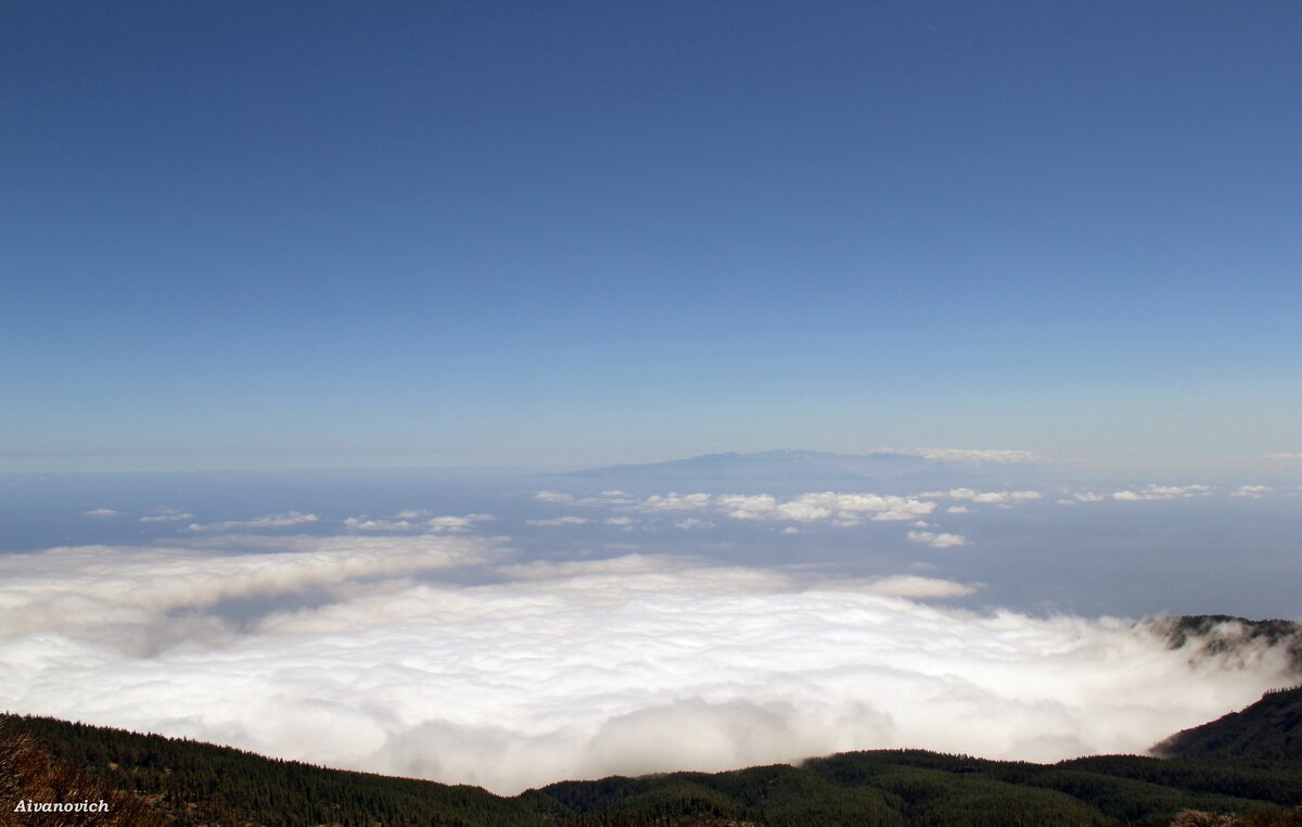 "Взбитые сливки" облаков. - Андрей Андреев Андреев