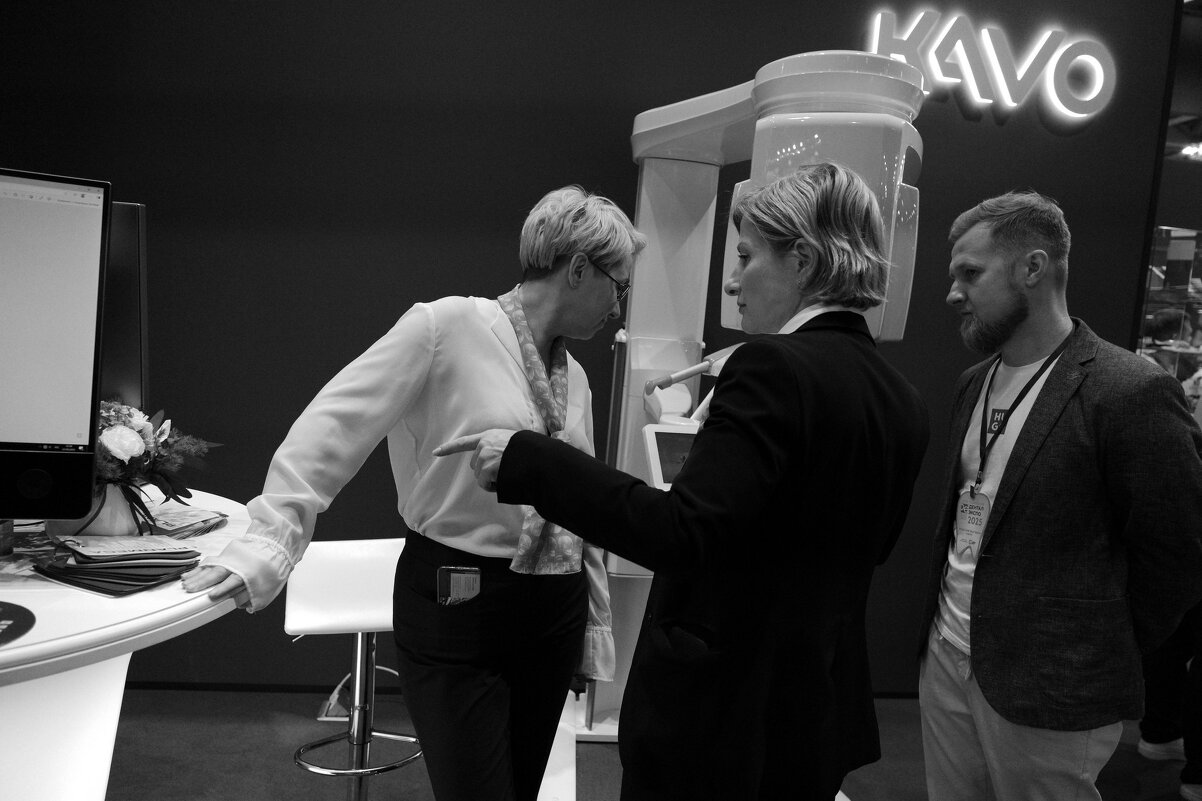 Осмотр экспозиции - Сергей Золотавин