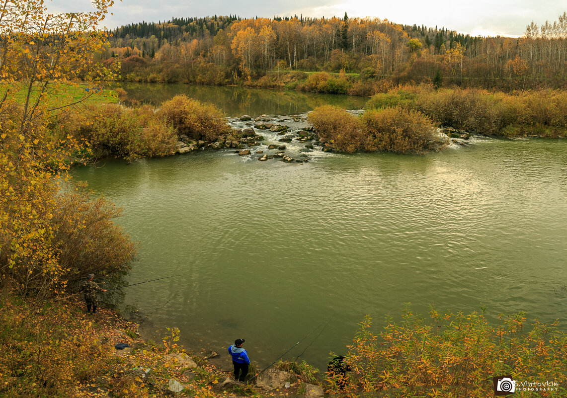 Осенняя рыбалка на перекате - Сергей Винтовкин Осенняя рыбалка на перекате - Сергей Винтовкин