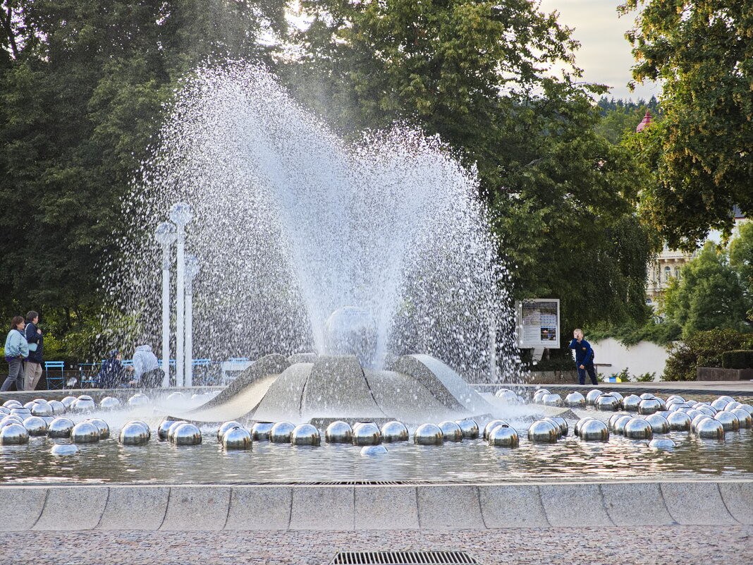 *** - Witalij Löwin