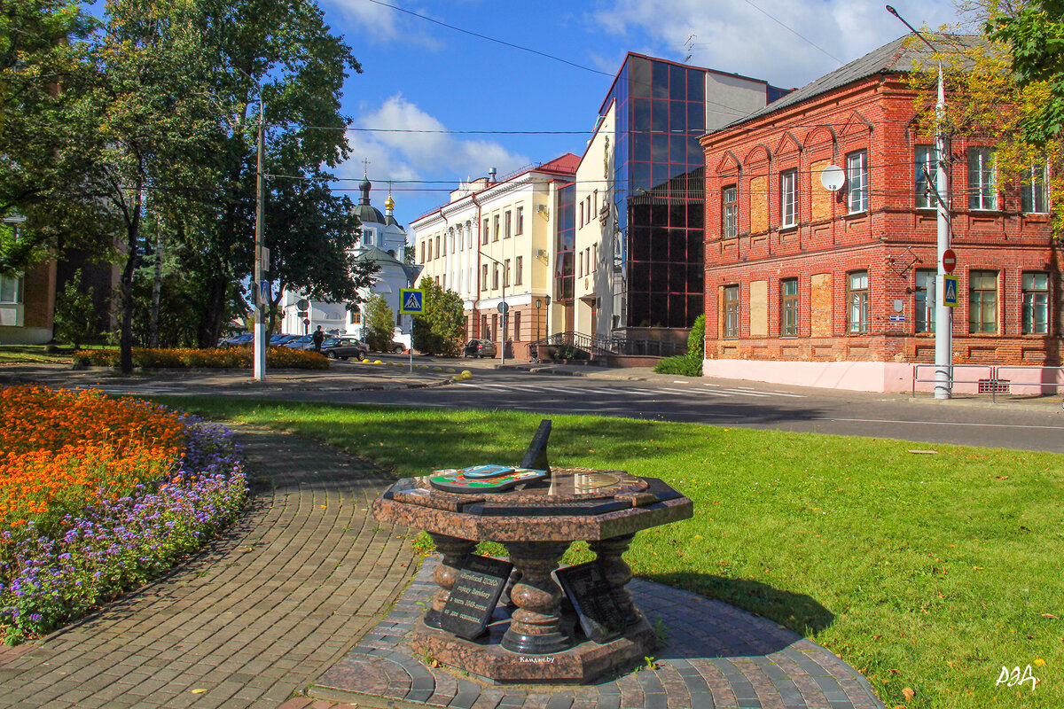 *** - Роланд Дубровский