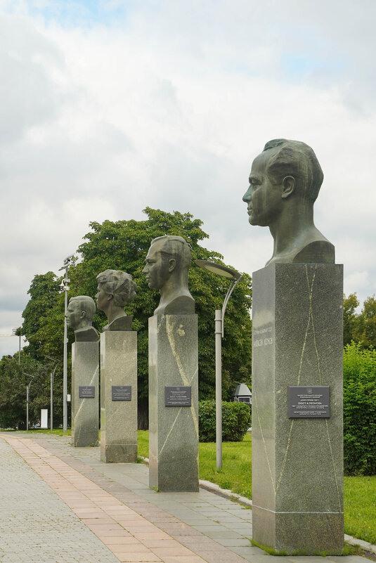 ОНИ_БЫЛИ_ПЕРВЫМИ - Сергей Янович Микк