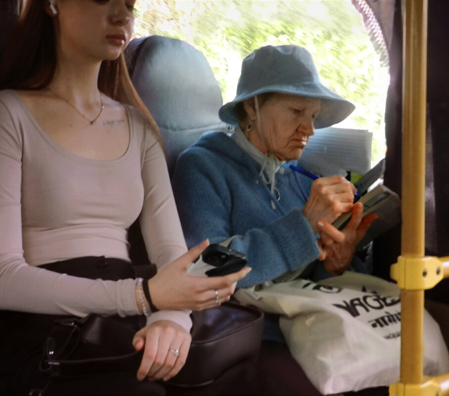 в автобусе случайные пассажиры - Лера 