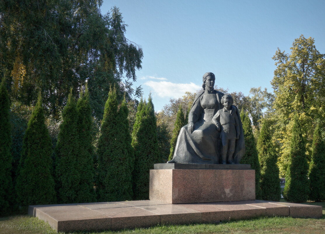 Памятник Мария Александровна с сыном Володей - Andrey Lomakin