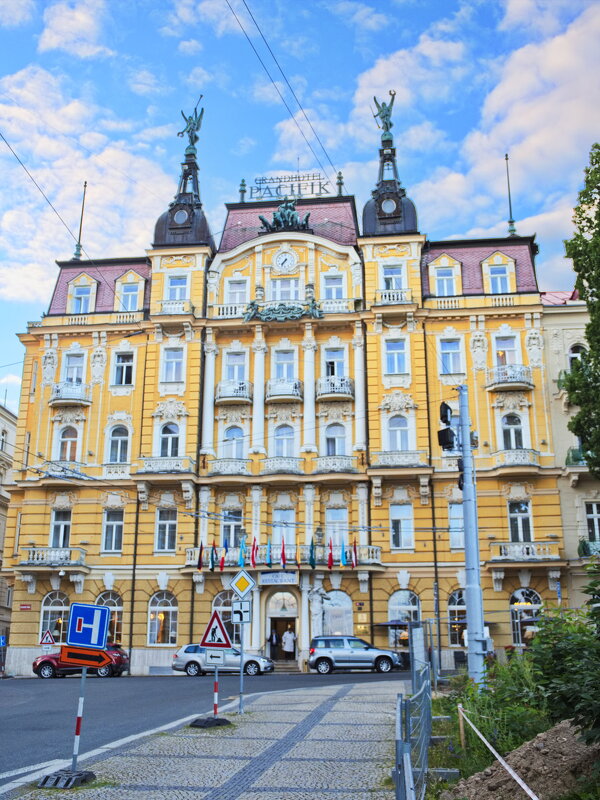 *** - Witalij Löwin