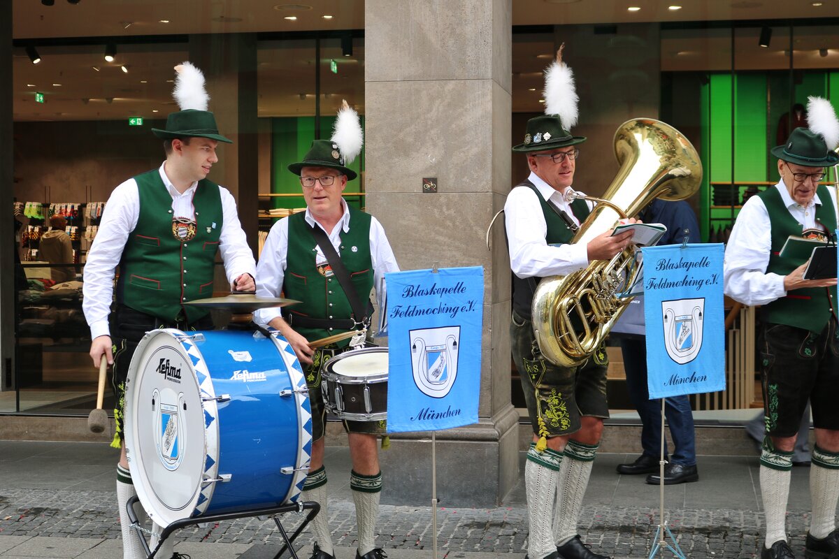 Октоберфест (духовой оркестр Фельдмохинга) - Светлана Баталий