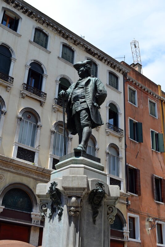 Памятник Гольдони - Ольга 