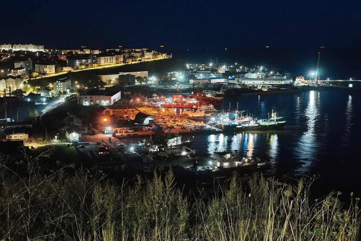 Над синей улицей портовой Всю ночь сияют маяки. - fillarret-2 Над синей улицей портовой Всю ночь сияют маяки. - fillarret-2