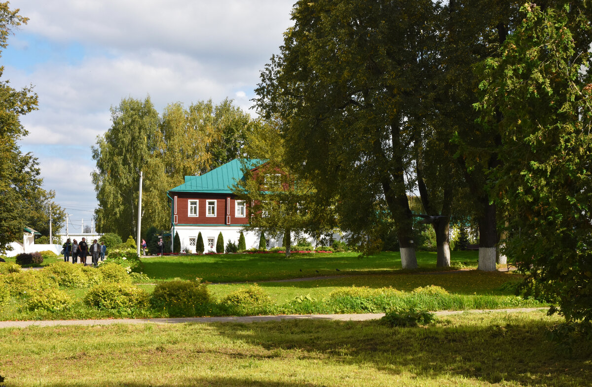 Владимирская область. Город Александров. Александровская Слобода. Дом игуменьи. - Наташа ***** Владимирская область. Город Александров. Александровская Слобода. Дом игуменьи. - Наташа *****