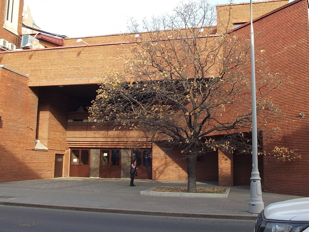 Осень на пороге театра... - Freddy 97