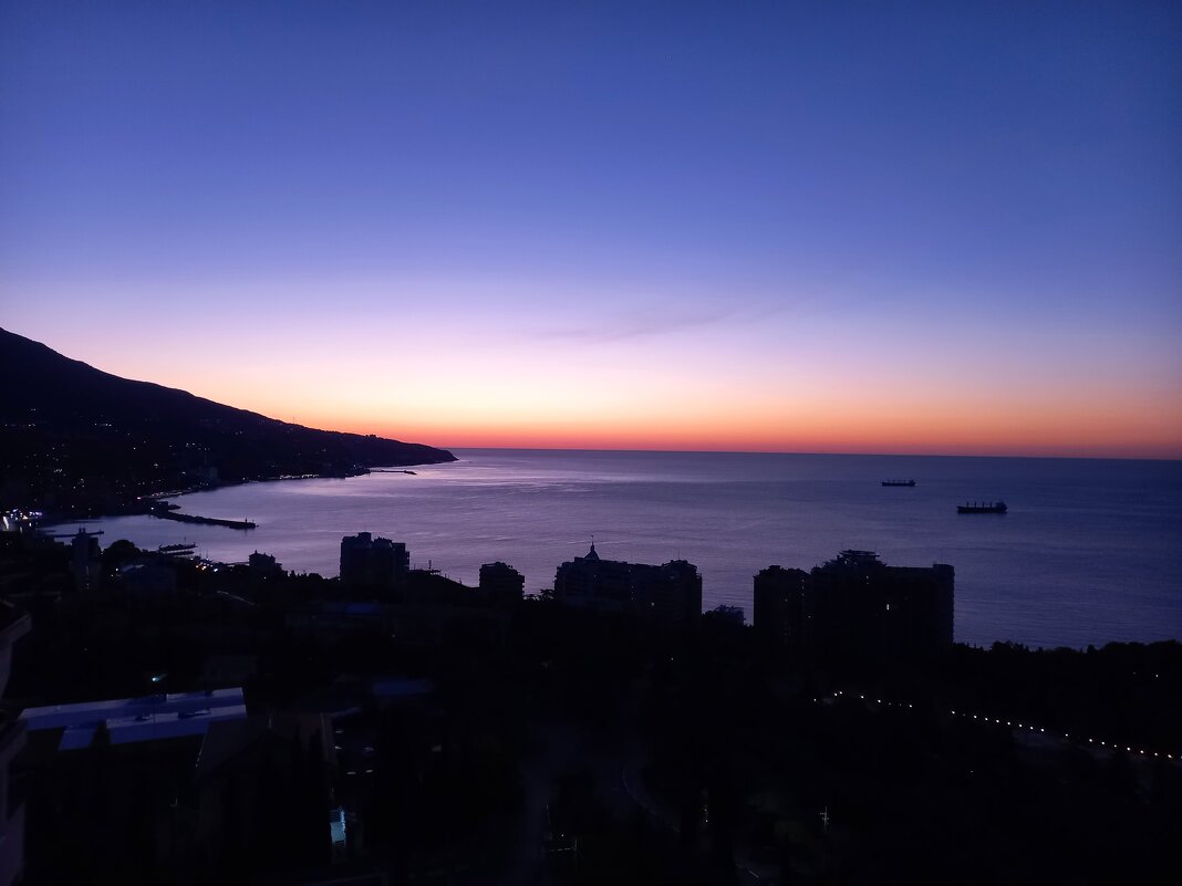 Ялта. Рассвет. - Николай Клементьев