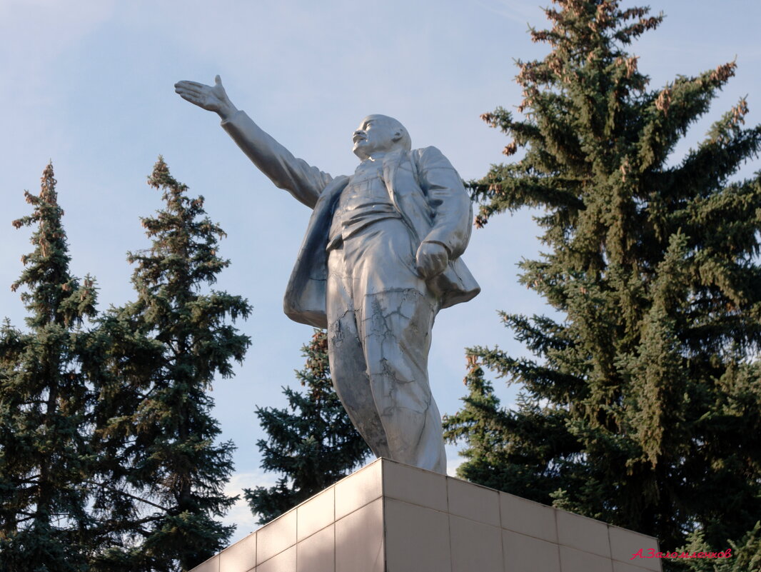 Учитья, учиться и учиться, товарищи! Иначе также будете стоять с протянутой рукой и просить донаты! - Андрей Заломленков