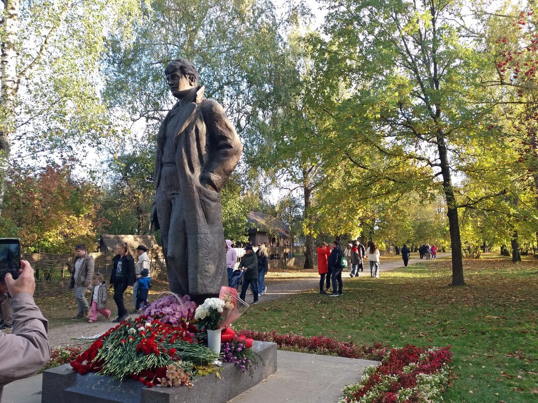 Памятник С.Есенину в Константиново - Galina Solovova