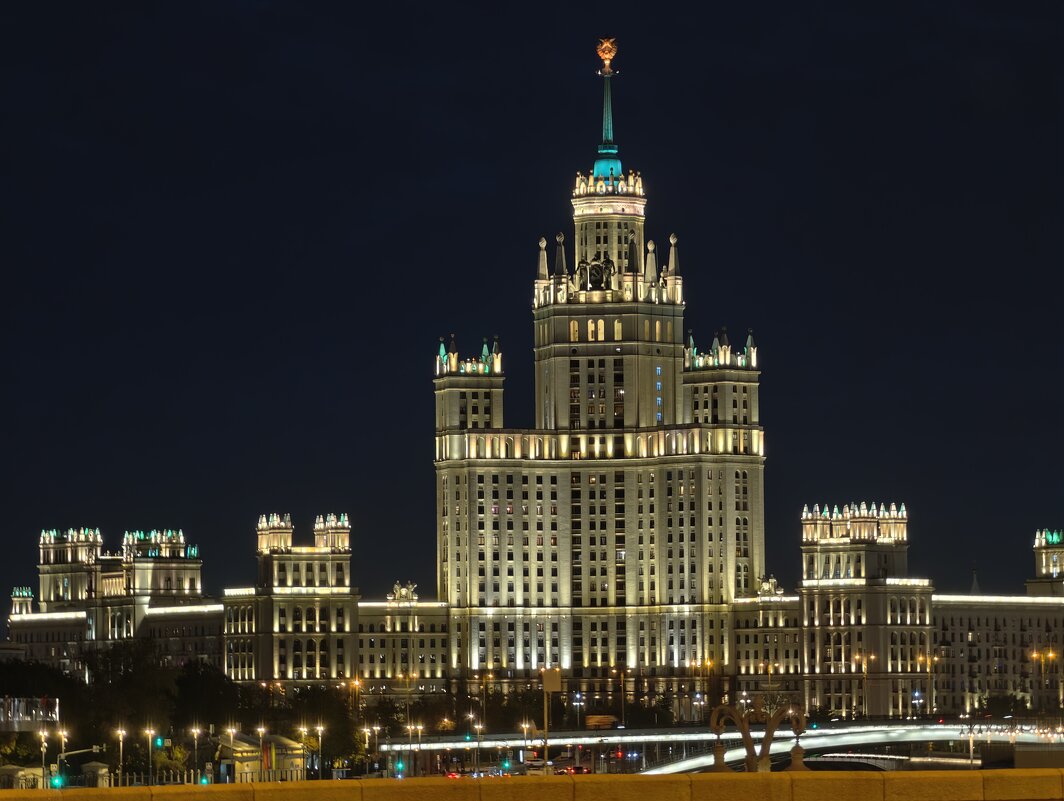 Высотка на Котельнической набережной - <<< Наташа >>>