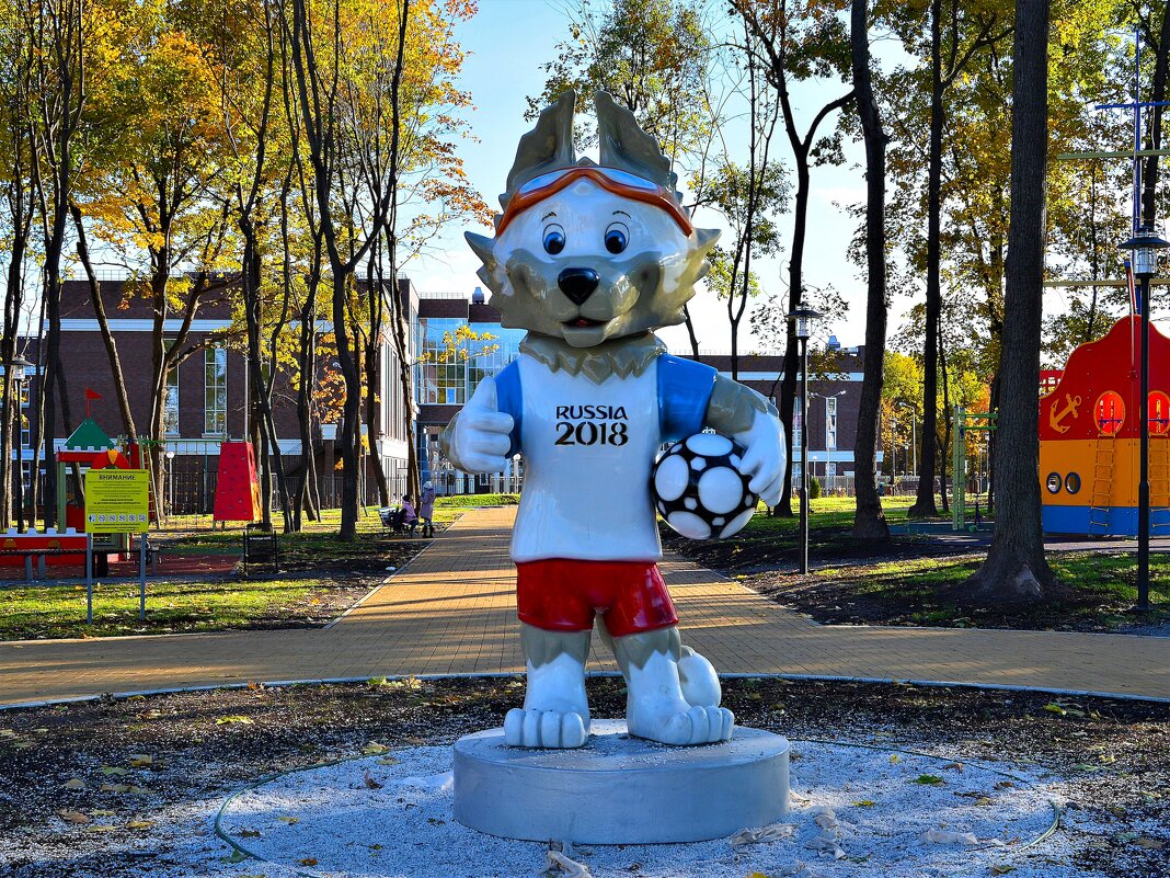Чебоксары. Скульптура "Волк Забивака". - Пётр Чернега Чебоксары. Скульптура "Волк Забивака". - Пётр Чернега