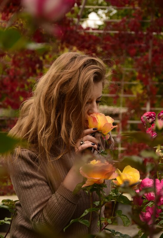 Девушка в цветах - Мария Яковлева