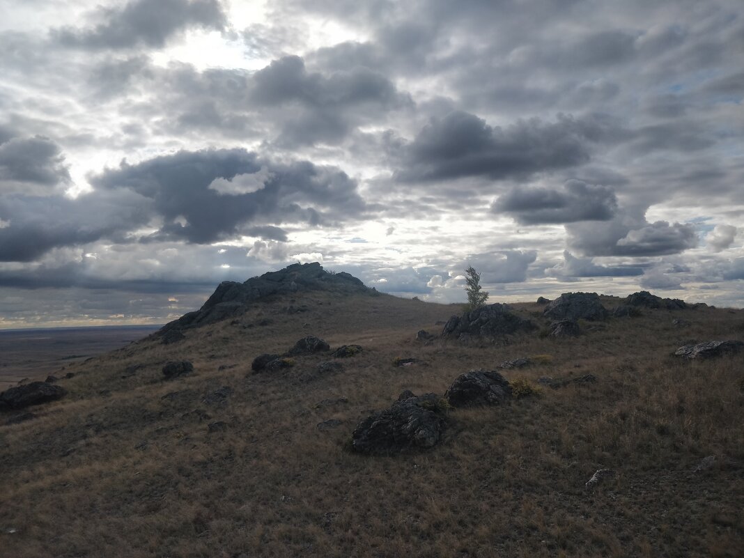 Вечереет в горах рано. - Андрей Хлопонин Вечереет в горах рано. - Андрей Хлопонин