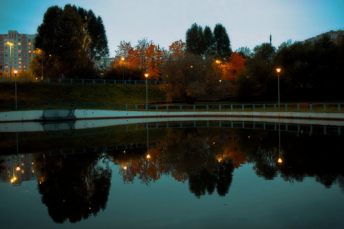 Парк зажигает огни. - Татьяна Помогалова