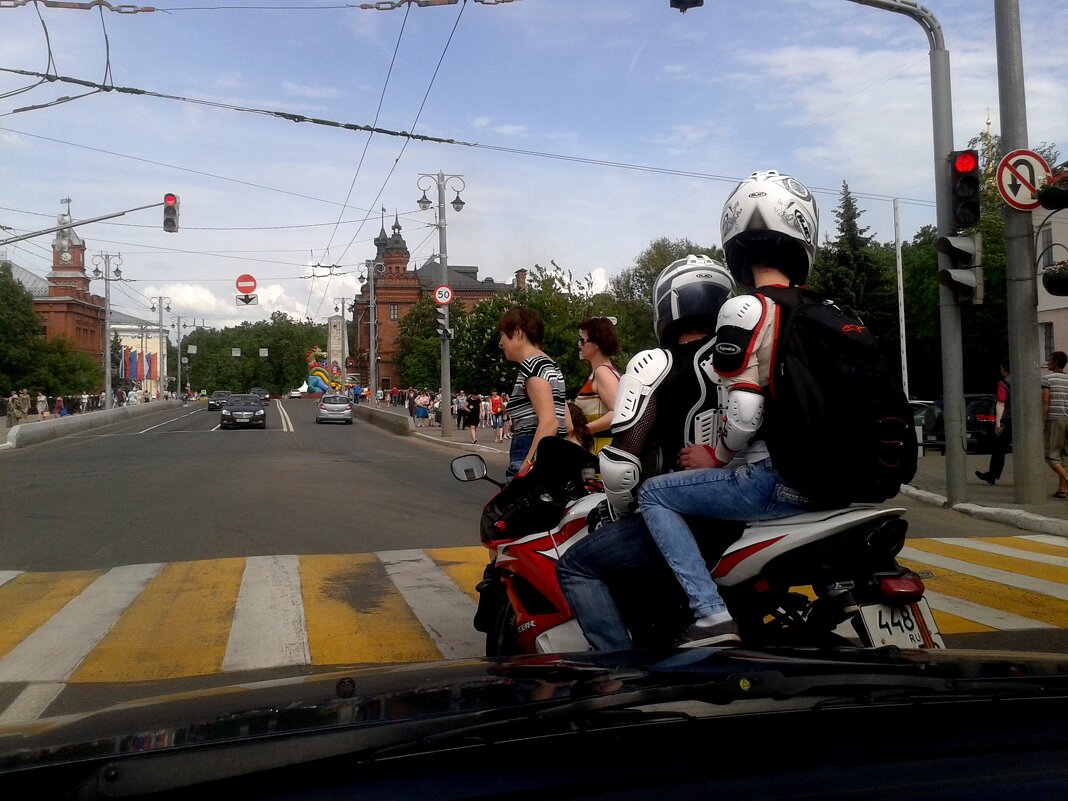 ждут зеленого света - Владимир 