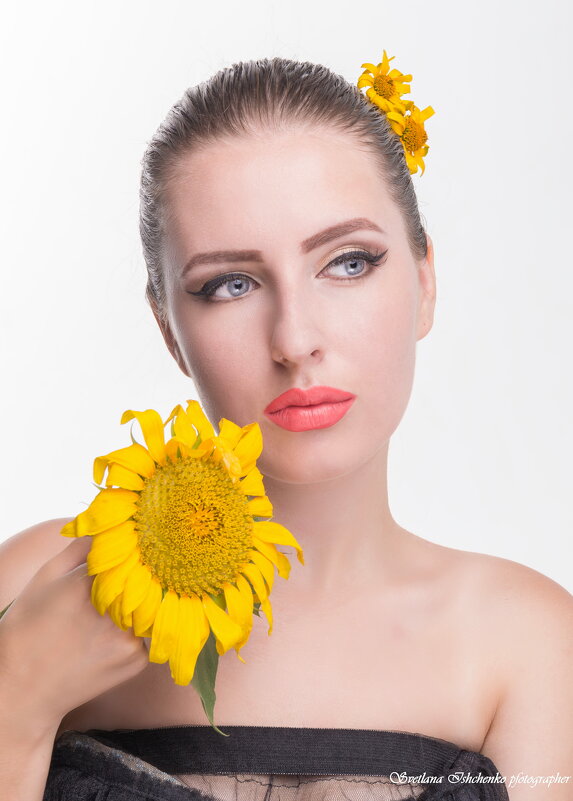 Девушка с подсолнухом - Светлана Ищенко