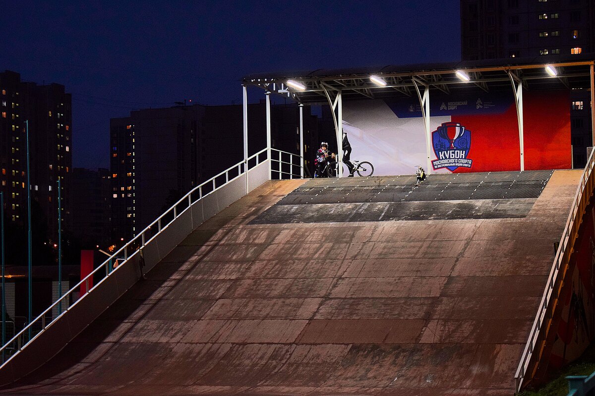 Поздний вечер на велодроме. - Татьяна Помогалова