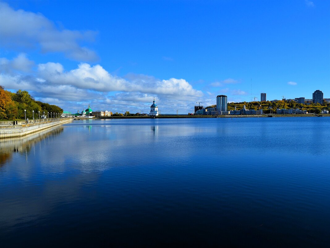 Чебоксары. Чебоксарский залив осенью. - Пётр Чернега