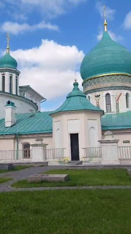 На территории монастыря - Ирэн 