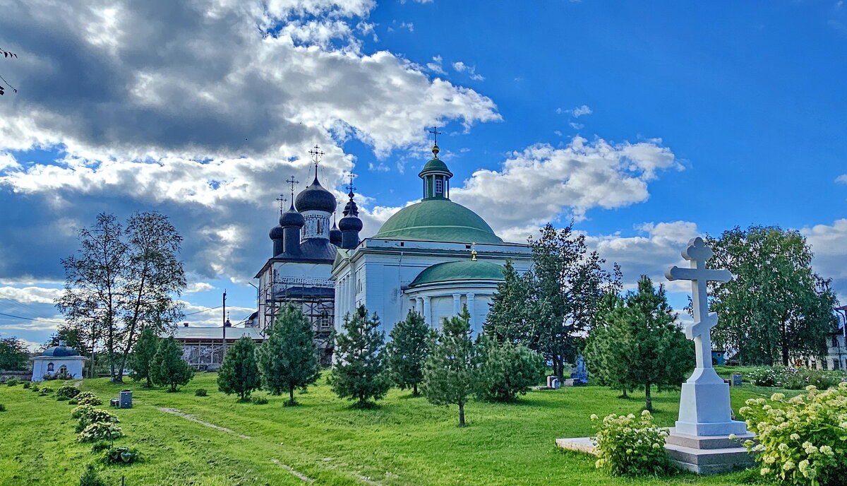 Гори́цкий Воскресéнский монастырь. Троицкая церковь, Воскресенский собор. - Михаил Свиденцов Гори́цкий Воскресéнский монастырь. Троицкая церковь, Воскресенский собор. - Михаил Свиденцов