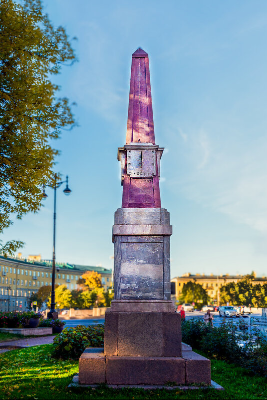 Верстовой столб 22/2 с солнечными часами. - Виктор Орехов Верстовой столб 22/2 с солнечными часами. - Виктор Орехов