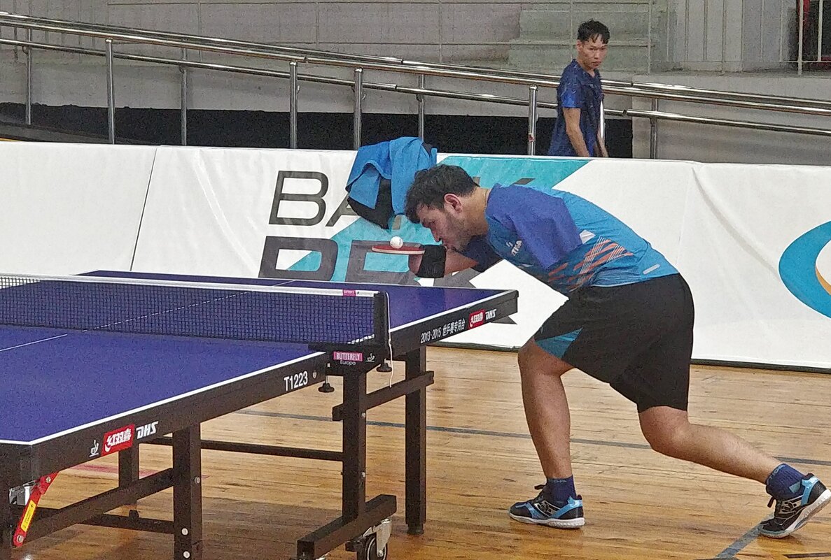 Играют чемпионы страны. - Андрей Хлопонин