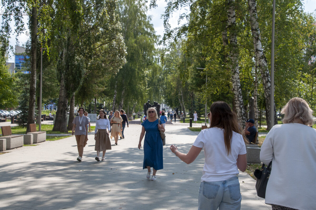 В сквере на бульваре Советской Армии - Gen 