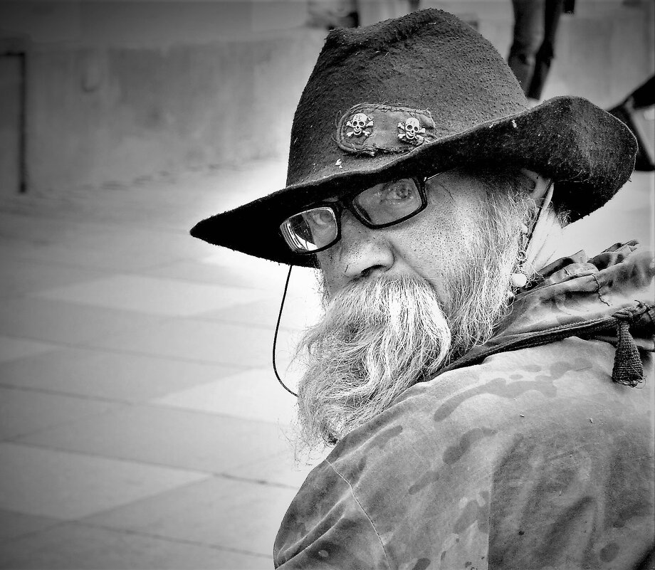 *** - Виктор Никитенко