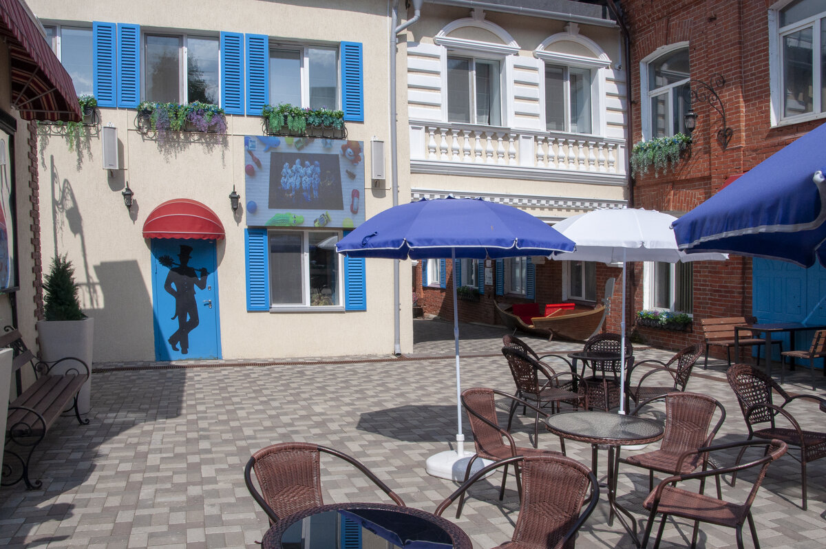 Уличное кафе в "ИльТЮЗионе" - Gen Уличное кафе в "ИльТЮЗионе" - Gen