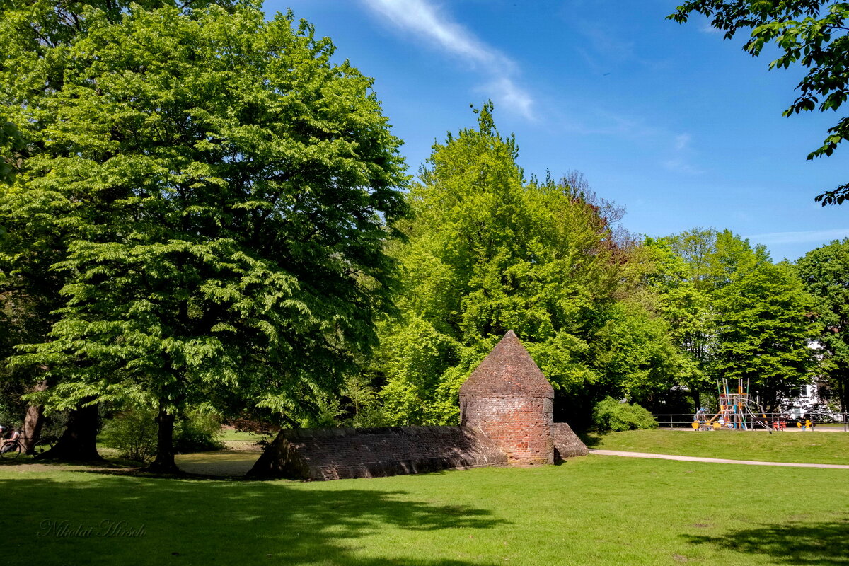 В парке... - Николай Гирш