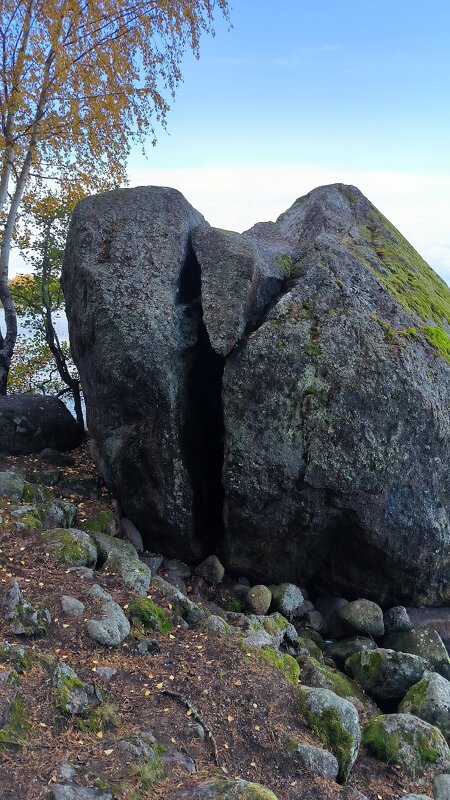 Расколотый камень. - Ольга 