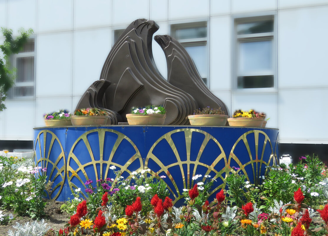 Еще один памятник Сивучам в Невельске. - ИРЭН@ .