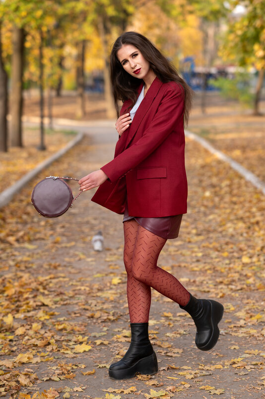 Модница Мария в осеннем парке - Viktoria Anufrieva Модница Мария в осеннем парке - Viktoria Anufrieva