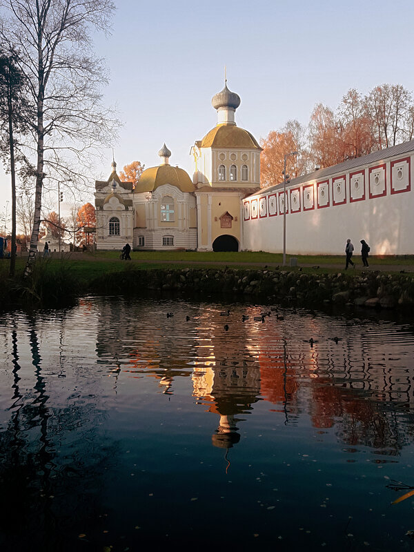 Осенний вечер возле монастыря - Сергей Кочнев