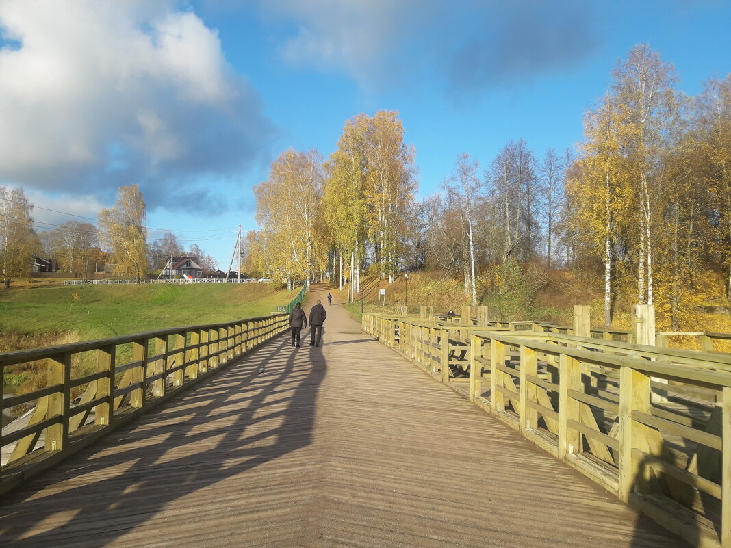 На мосту через реку Тихвинку - Сергей Кочнев