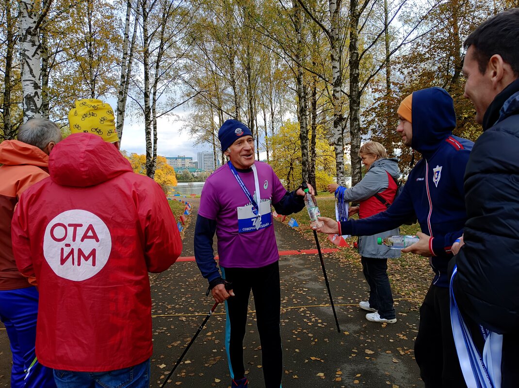На финише старейший участник соревнований - Мария Васильева На финише старейший участник соревнований - Мария Васильева
