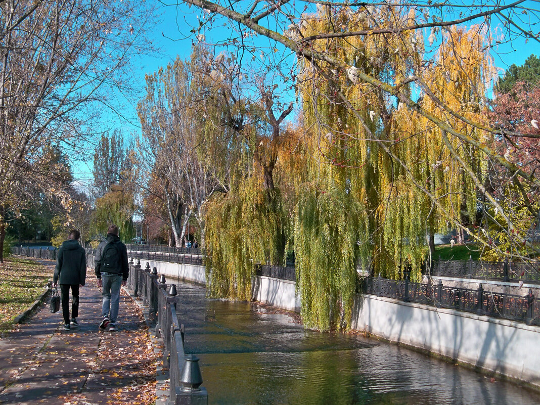 Осень  на  набережной  Салгира - Валентин Семчишин
