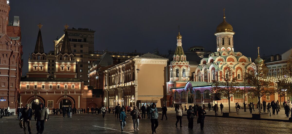 Воскресенские ворота и Казанская церковь на Красной площади - <<< Наташа >>> Воскресенские ворота и Казанская церковь на Красной площади - <<< Наташа >>>