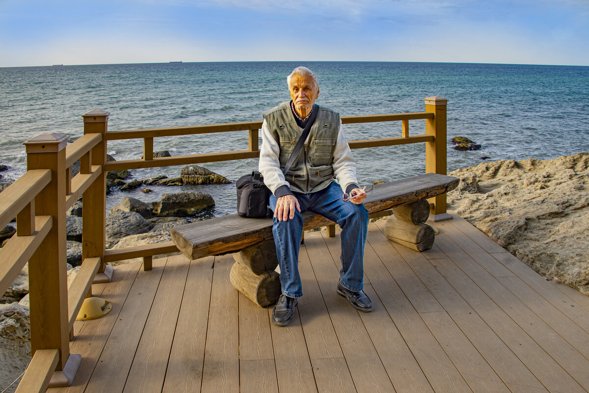 У моря - Анатолий Чикчирный