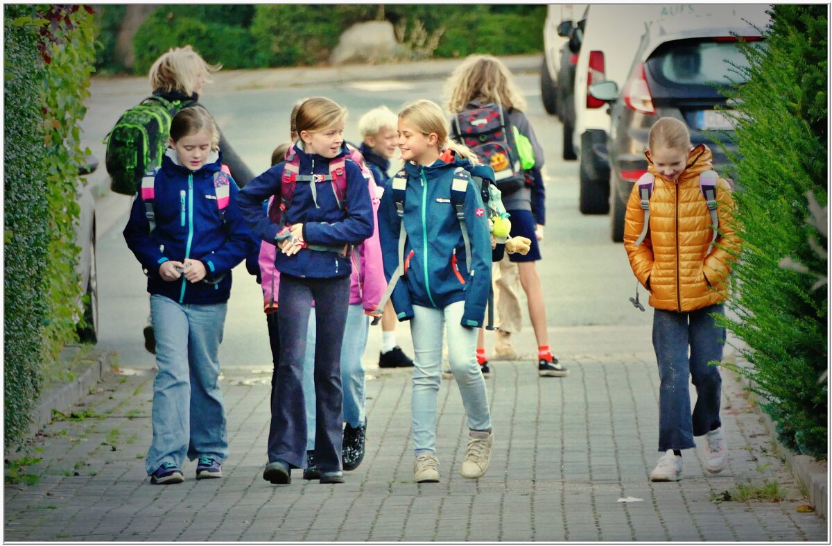 ШКОЛЬНИКИ... - Elvira E. 