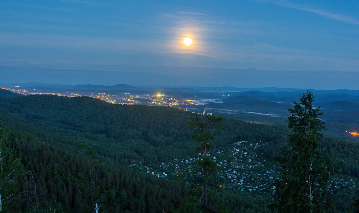 Ночной Миасс (03:11). Ильменский хребет, г. Миасс, Машгородок. - Алексей Трухин