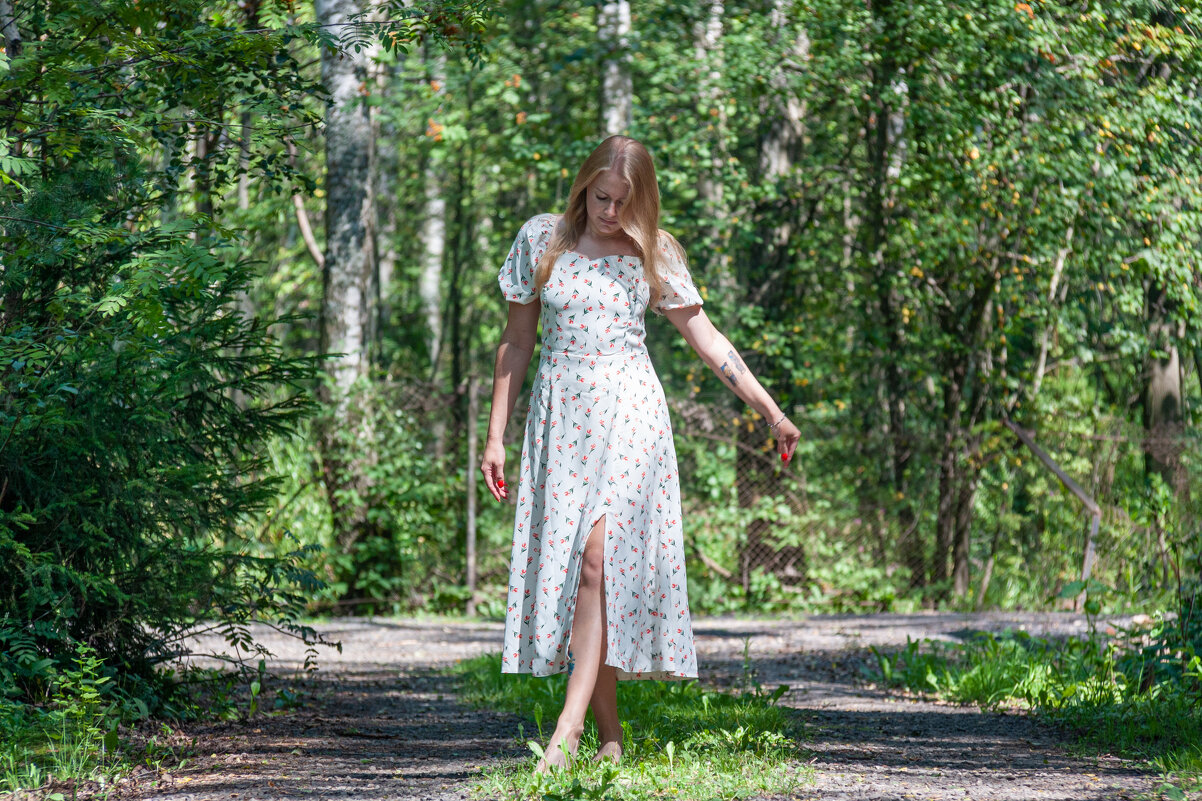 Девушка на дороге. - Alexandr Gunin